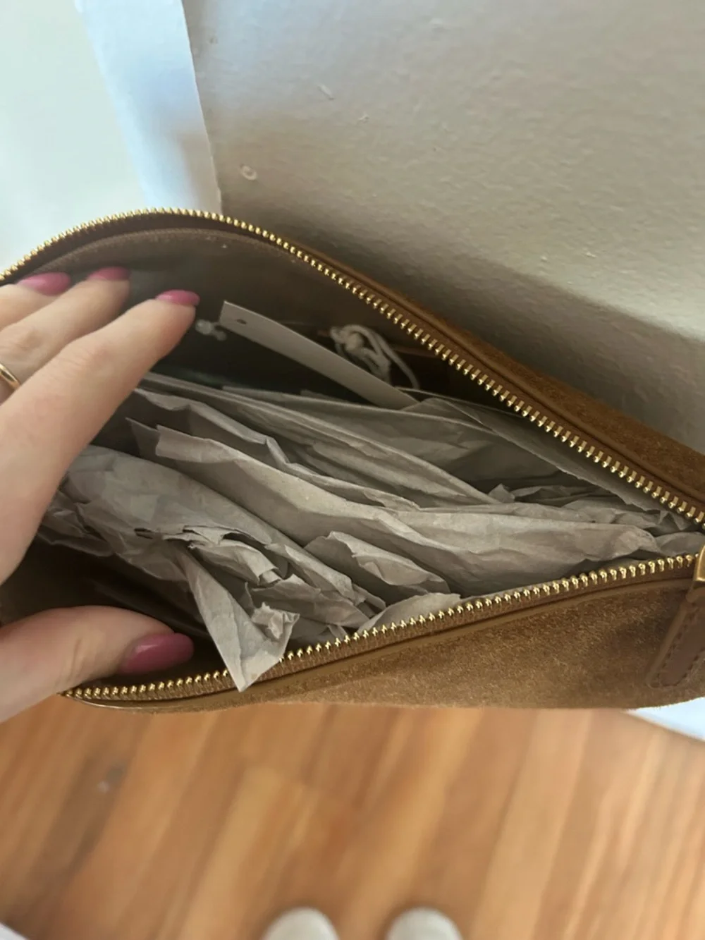 Madewell Tan Suede Stud-Accent Shoulder Bag BRAND NEW - Picture 5 of 7